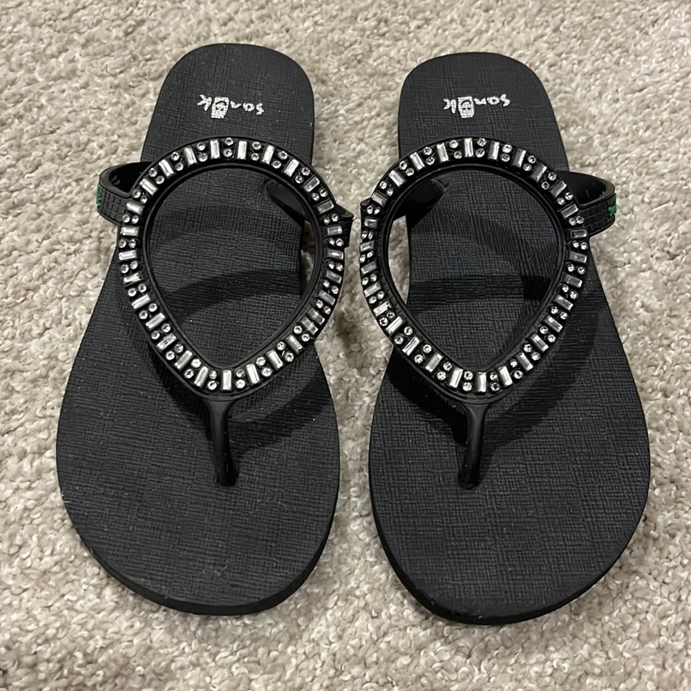 Sanuk black sparkle womens sandals. Size 8-9.